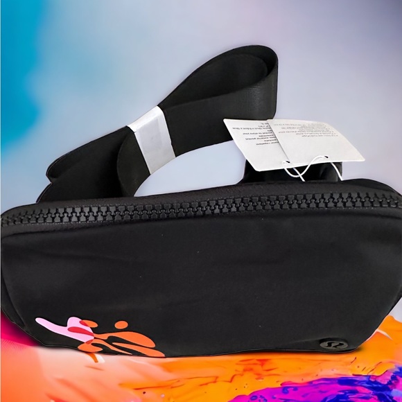 BNWT Sold Out Everywhere Lululemon Pride Belt Bag size l1 - Picture 4 of 10